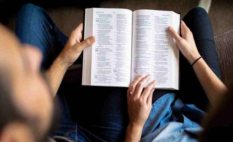 Brasileños organizan maratón de 72 horas de lectura bíblica