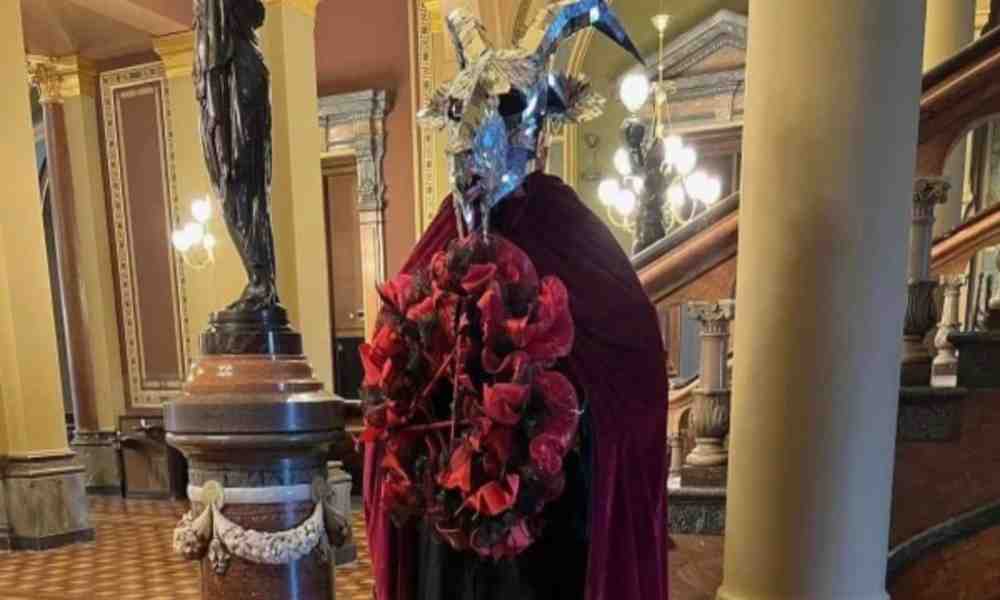 Exhibición satánica genera debate en el Capitolio de Iowa
