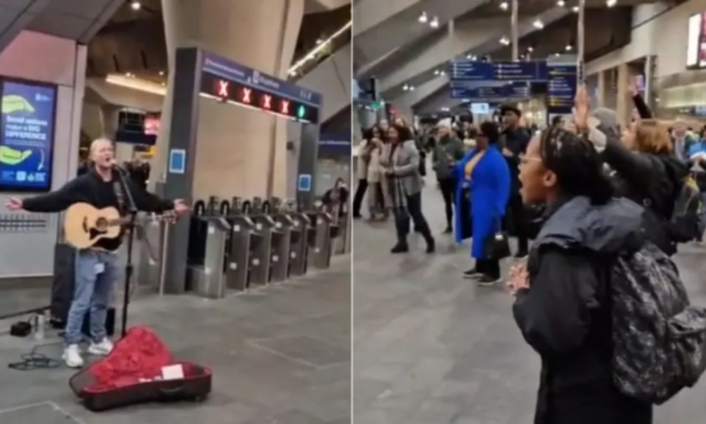 Peatones alaban a Dios en la estación del Metro de Londres