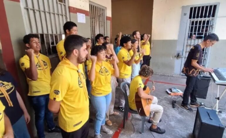 Jóvenes predican a más de 2 mil reclusos en una cárcel