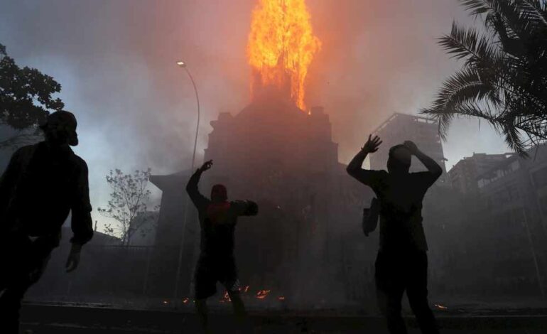 Chile: incendios dejan seis iglesias quemadas y cristianos muertos