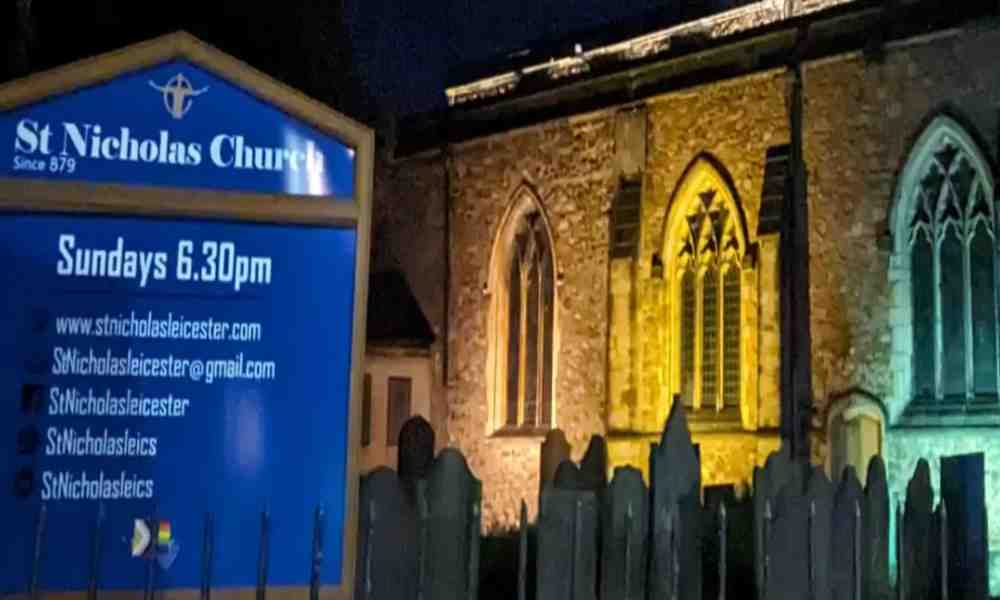 Iglesia de Leicester no permite exhibición de bandera gay en altar