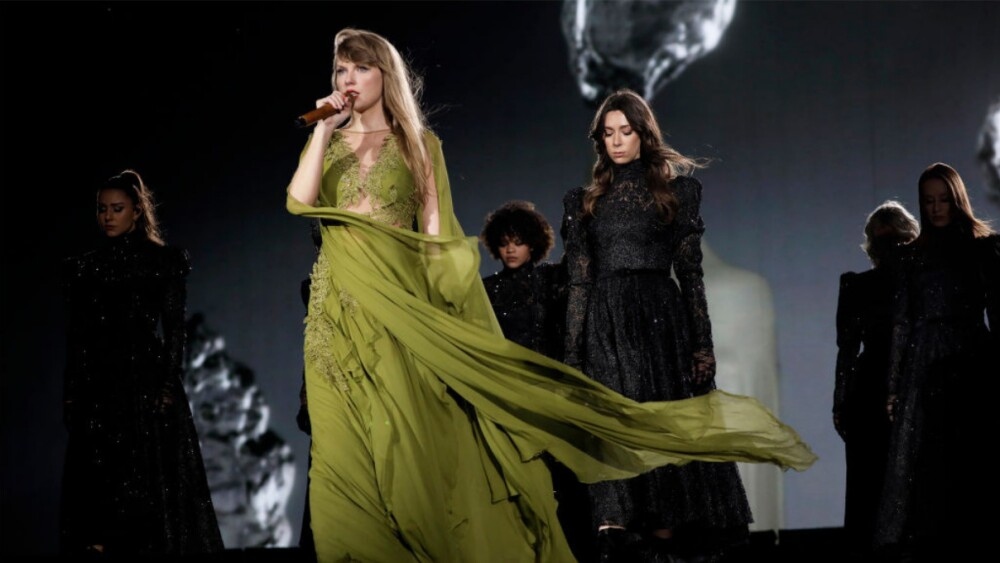 Acusan a la cantante Taylor Swift de realizar rituales satánicos en sus conciertos
