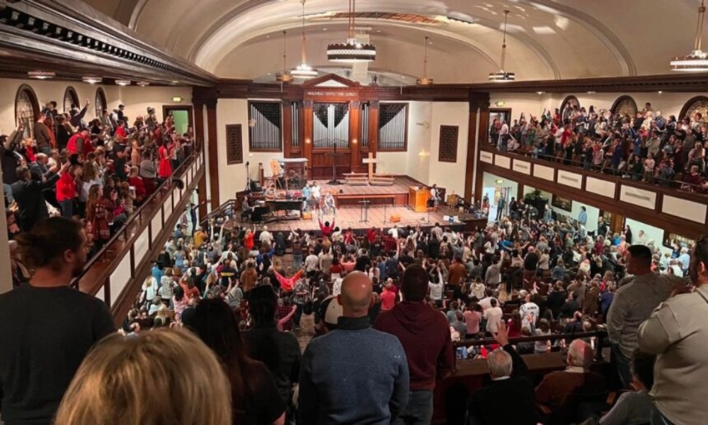 Avivamiento de Asbury: Estudiantes siguen encendidos por el Espíritu Santo
