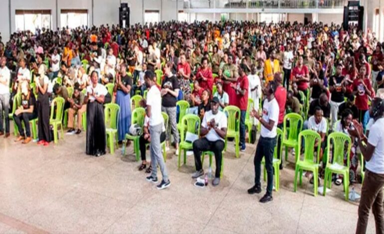 Iglesia rompe récord Guinness con “el aplauso más largo del mundo” dedicado a Jesús