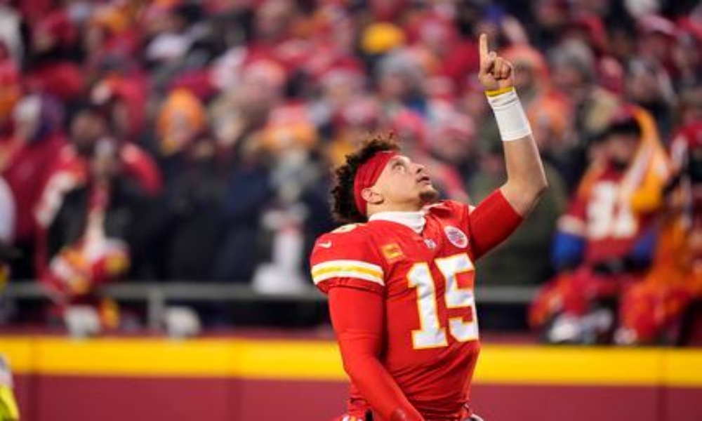 Jugador de los Kansas City da la gloria a Dios en el Super Bowl