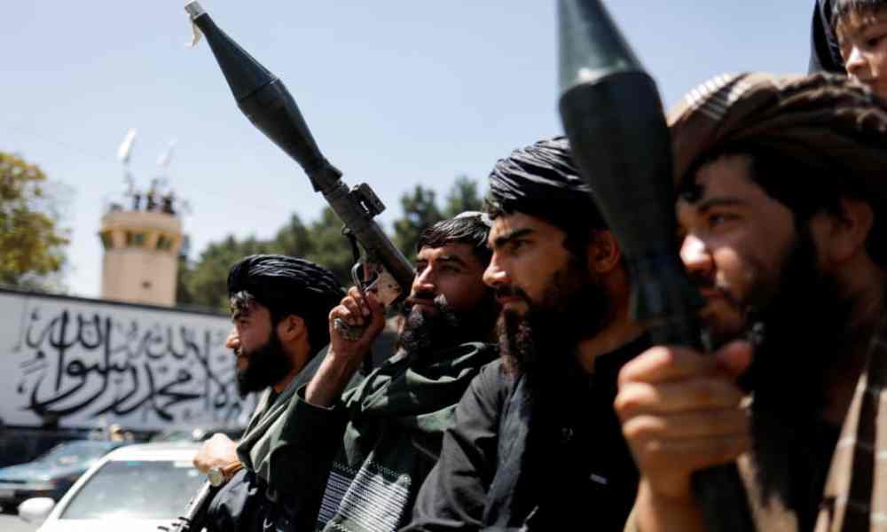 Al Qaeda reabre campos terroristas y talibanes hacen ejecuciones