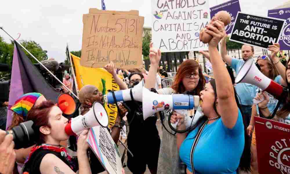 Encuesta: ¿Iglesias deberían enfrentar aborto públicamente?