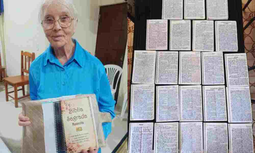 Mujer de 80 años termina una Biblia manuscrita en tres años