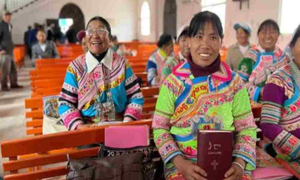 100 años de espera: reciben la Biblia traducida por primera vez