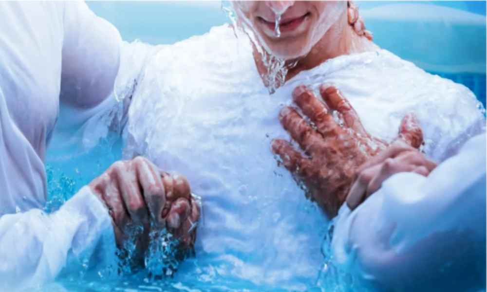 12 mil personas reciben bautismo tras encuentro con Cristo