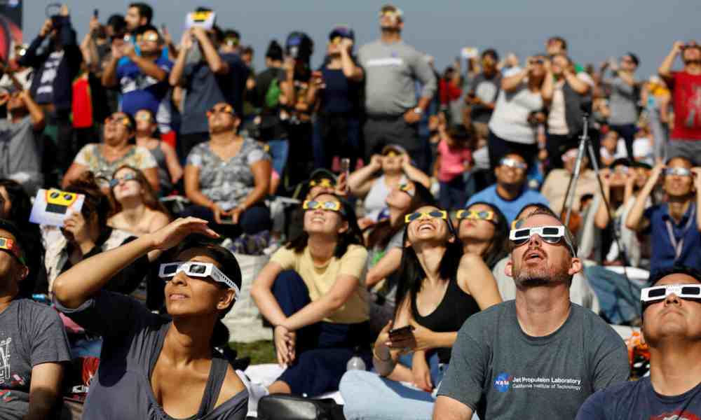 Eclipse solar total inyectará mil millones de dólares a EEUU