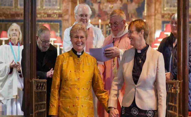 Evangelista deja Iglesia de Inglaterra por seguir bendiciendo gays