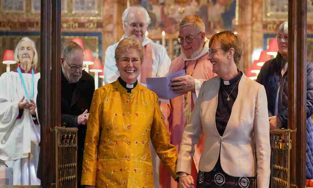Evangelista deja Iglesia de Inglaterra por seguir bendiciendo gays