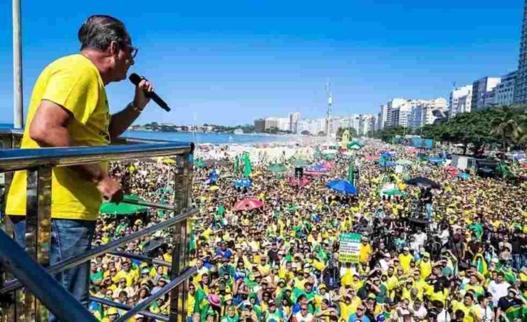 Multitud clama por Brasil en Río de Janeiro y ora el Padre Nuestro