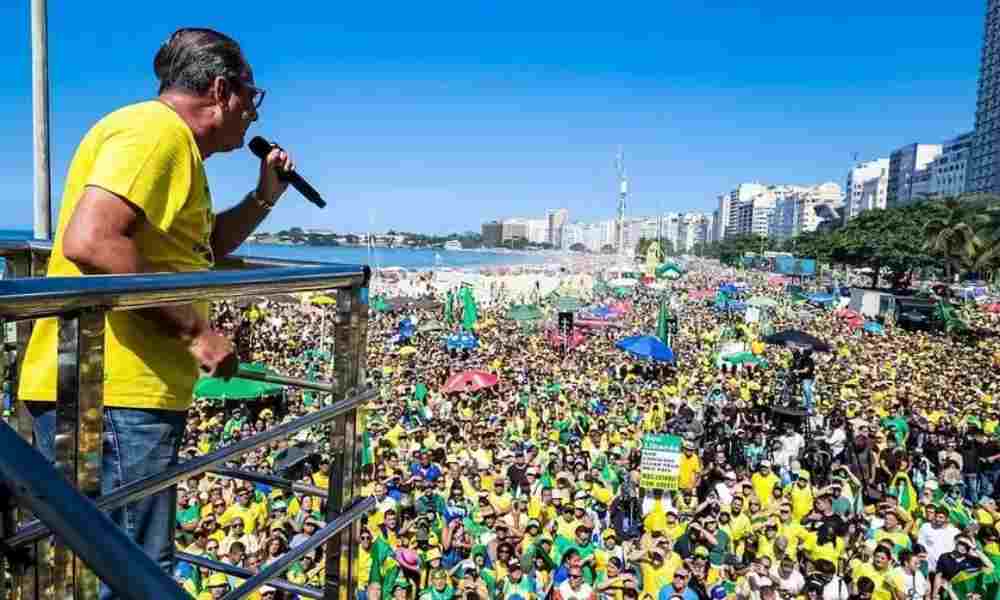 Multitud clama por Brasil en Río de Janeiro y ora el Padre Nuestro