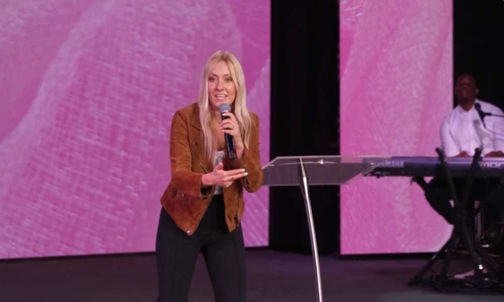 Pastora denuncia alteraciones en la Biblia para desfavorecer el liderazgo femenino