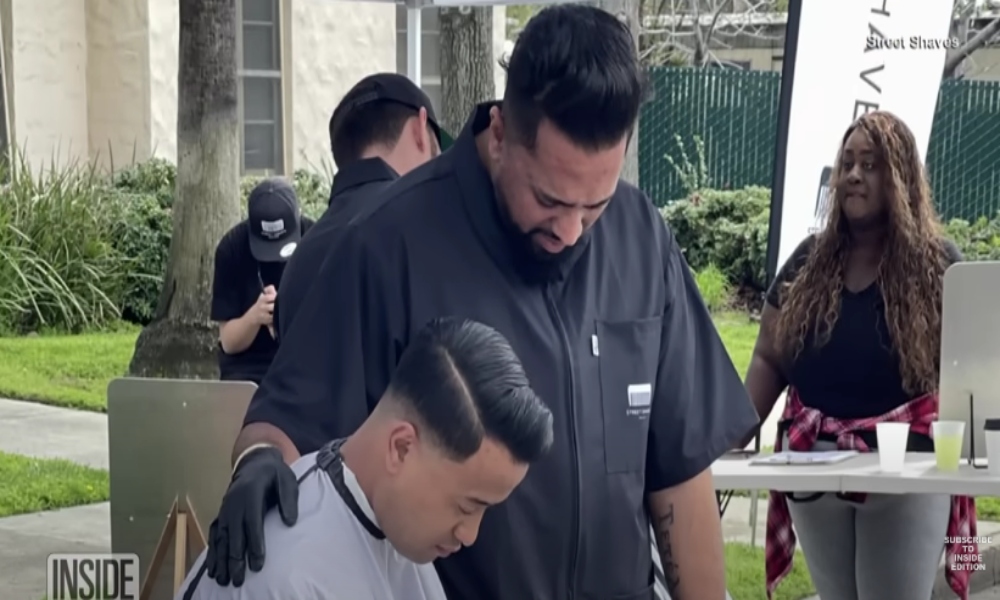 Cristiano ofrece cortes de cabello gratis a personas sin hogar y ora por ellos