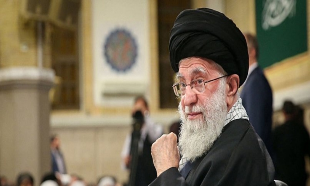 Jamenei: “Israel debe ser castigado por ataque a embajada Siria”