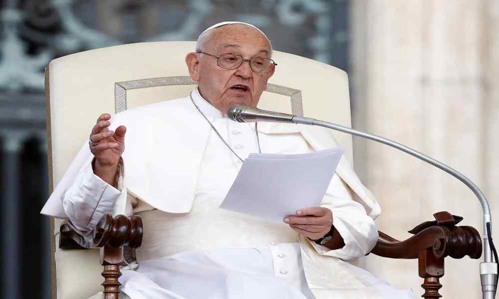 Papa Francisco pide menos «mariconeo» en seminarios